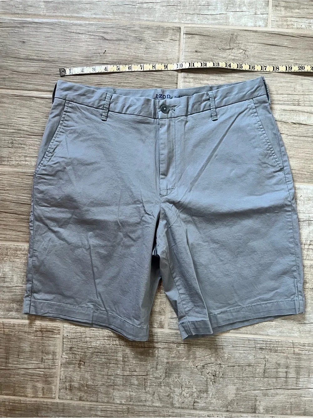 Izod Men's Gray Flat Front Chino Shorts